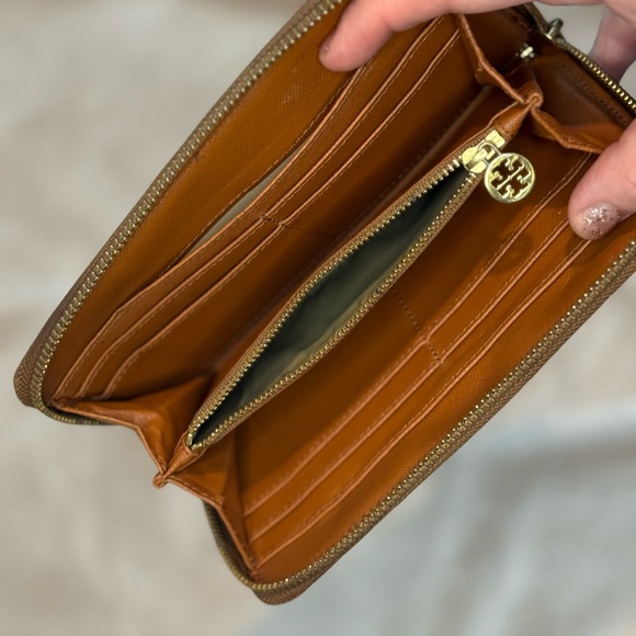 Tory Burch Tan Leather Zip Wallet - Picture 9 of 9